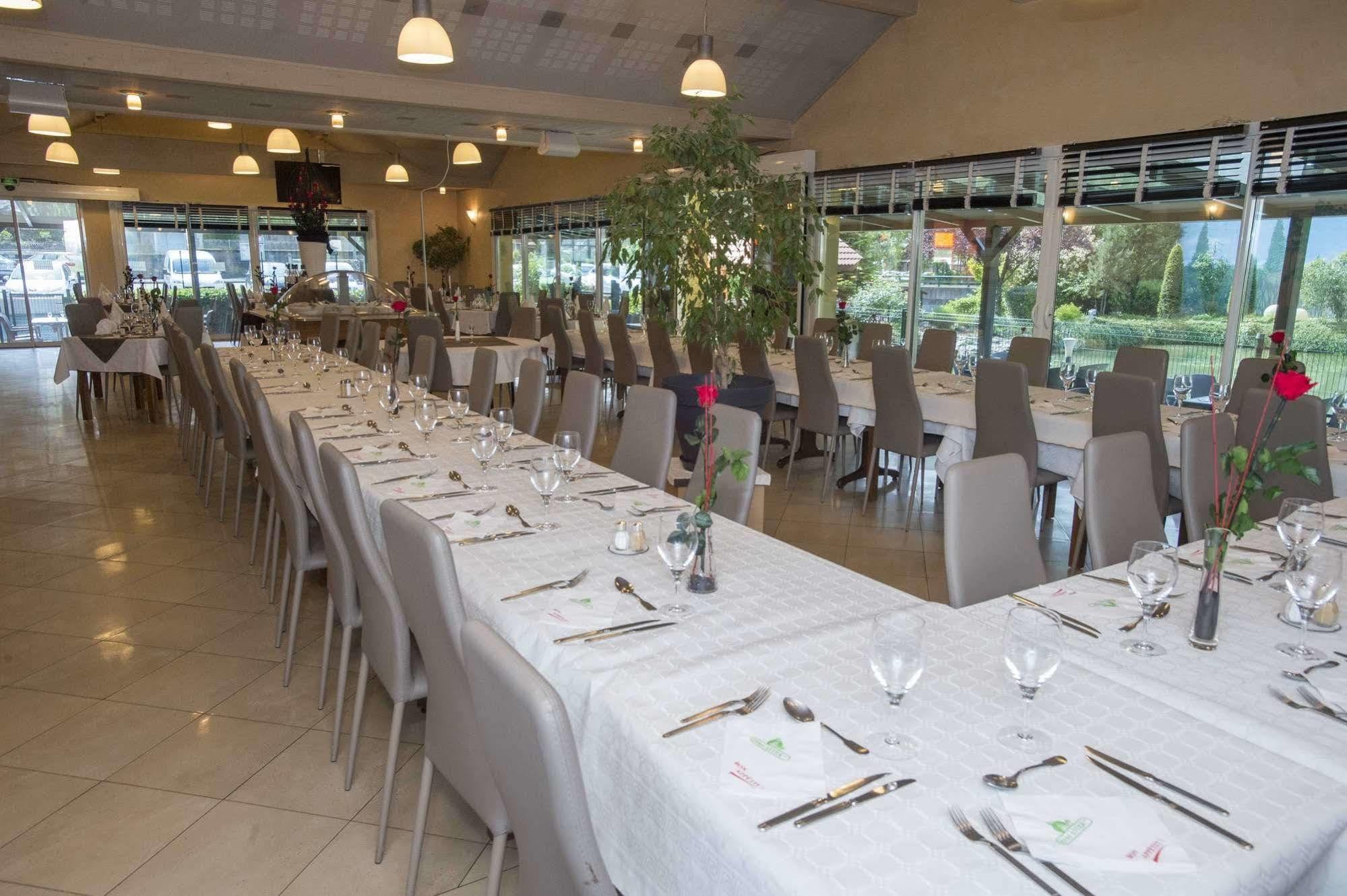 Hotel Aster Restaurant Aux Arcades Briey Exterior foto
